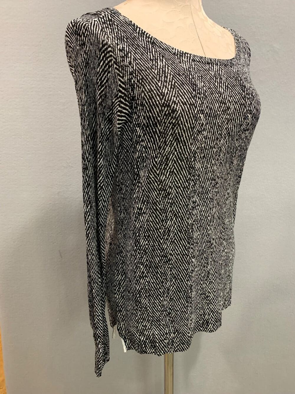 Medium WHBM White House Black Market Womens Lightweight Sweater